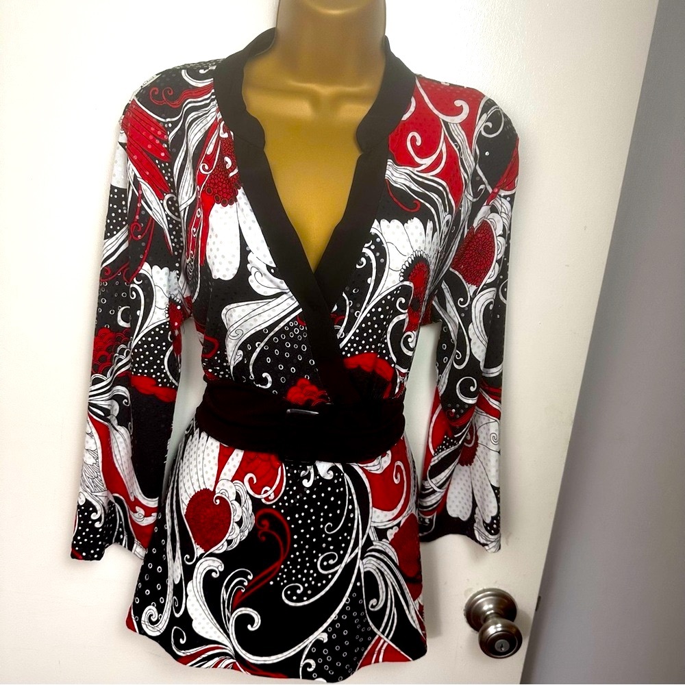 J.T.B‎ Petite Red White Black Clear Shimmer Sequins Attached Belt Floral Top XL